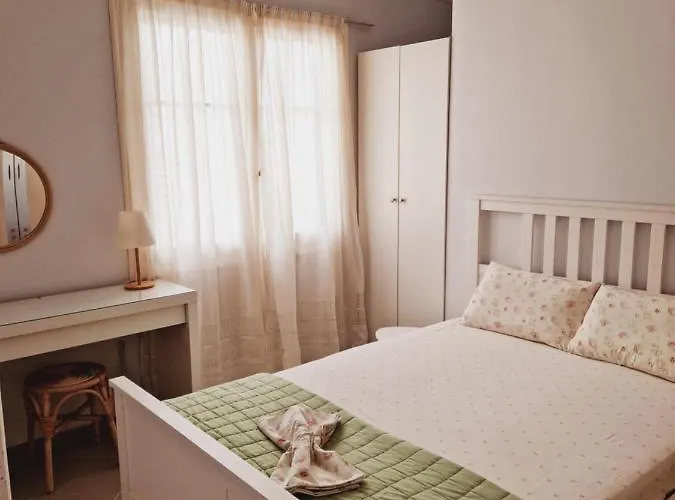 Saronic Галатас